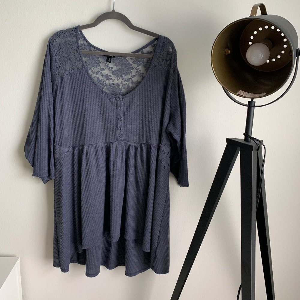 Flowy, breast-flattering cropped sleeve blouse